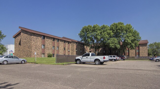 GED Parkview Residence in St. Cloud, MN - Foto de edificio - Building Photo