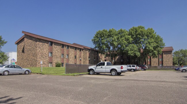 GED Parkview Residence in St. Cloud, MN - Building Photo - Building Photo