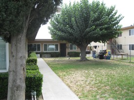 433 W Ramona Dr in Rialto, CA - Foto de edificio - Building Photo