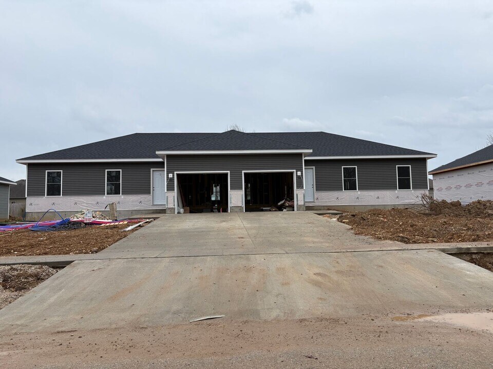 590 N Airport Rd in Strafford, MO - Building Photo