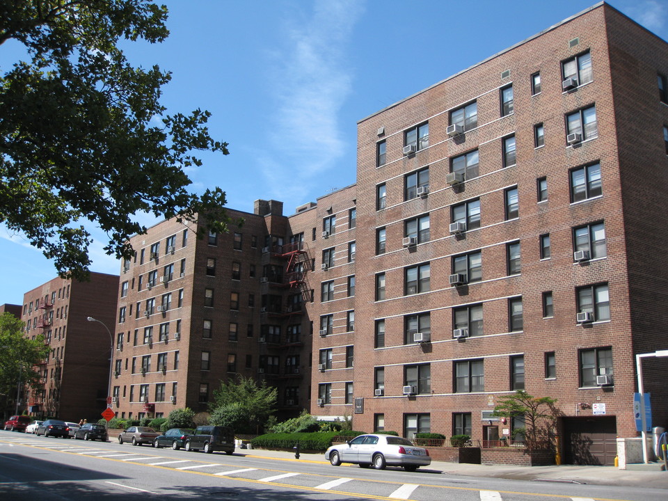 3030 Ocean Ave in Brooklyn, NY - Foto de edificio