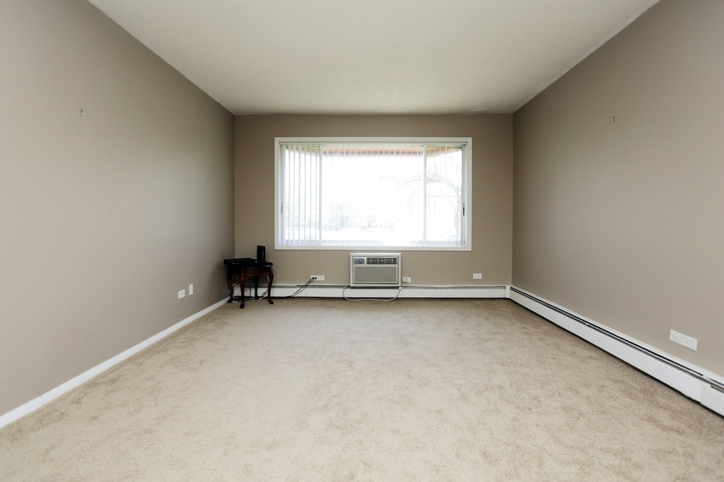 Maple Leaf Apartments in University Park, IL