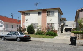 960 S New Hampshire Ave in Los Angeles, CA - Building Photo - Building Photo