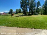 323 Maroon Ct photo'