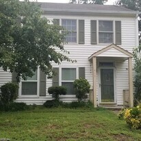 415 Bryan Ct in Newport News, VA - Building Photo