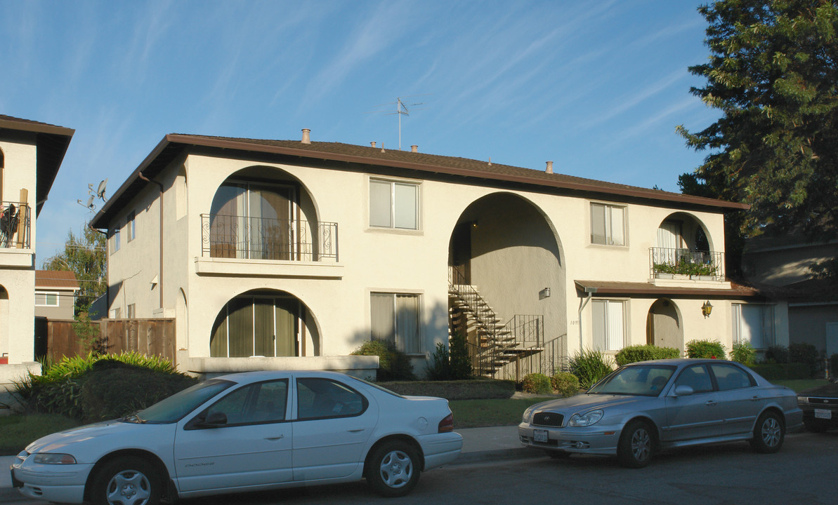 1095 Delna Manor Ln in San Jose, CA - Building Photo