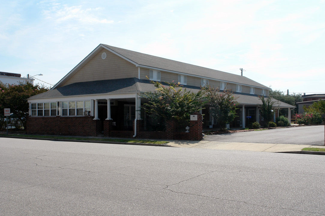 Curran Place in Hartsville, SC - Building Photo