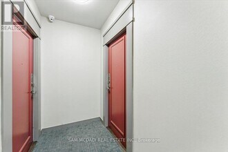 4055-4055 Parkside Village Dr in Mississauga, ON - Building Photo - Building Photo