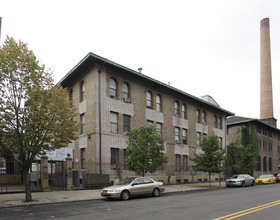 302-310 Jackson St in Brooklyn, NY - Building Photo - Building Photo