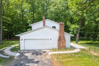 6670 Elizabeth Lake Rd in Waterford Township, MI - Building Photo - Building Photo