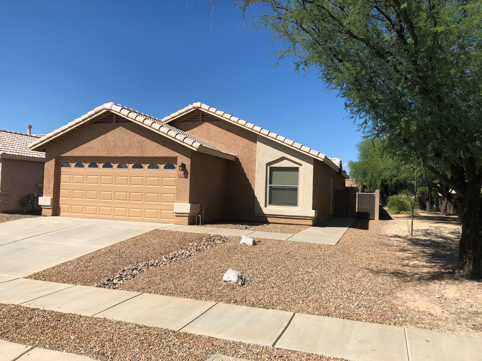 10397 E Rose Hill St in Tucson, AZ - Building Photo