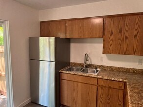 192 S Church St in Phoenix, OR - Building Photo - Building Photo