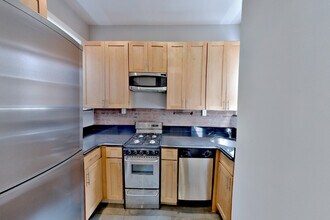 206 E 83rd St in New York, NY - Building Photo - Building Photo