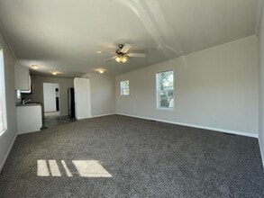 38044 Johannes Dr in Clinton Township, MI - Building Photo - Building Photo