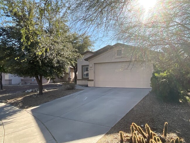 10180 E Desert Paradise Pl in Tucson, AZ - Building Photo - Building Photo