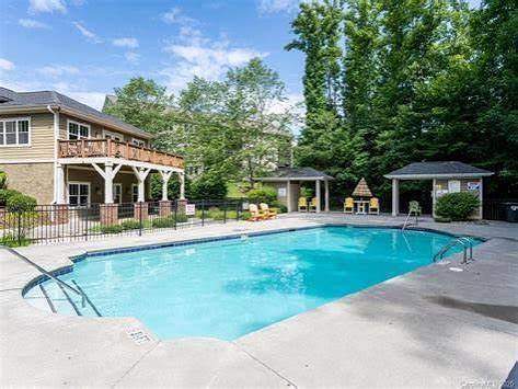 20 Foxden Dr, Unit FOXDEN DRIVE in Fletcher, NC - Foto de edificio