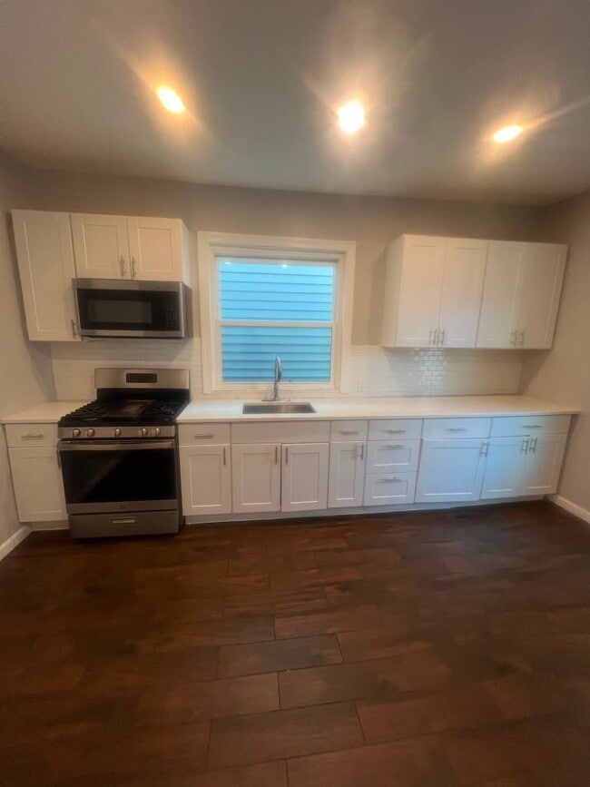property at 224 N 9th St