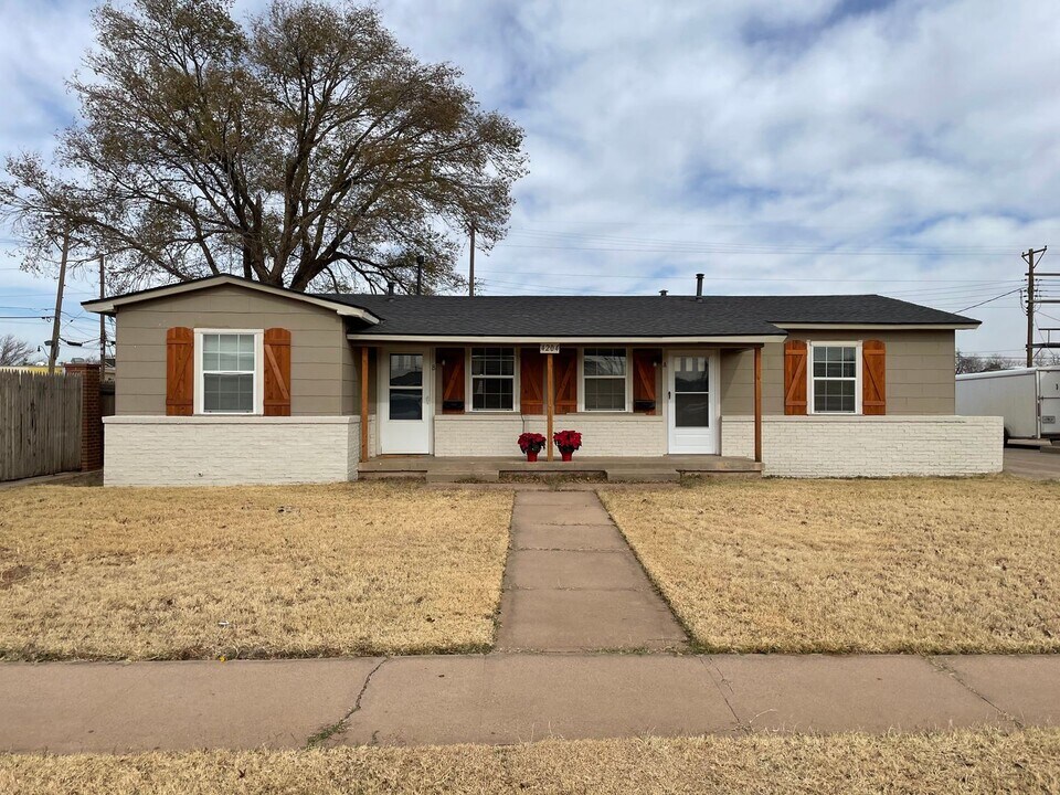 4204 35th St in Lubbock, TX - Building Photo