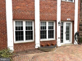 3512 Gunston Rd in Alexandria, VA - Building Photo