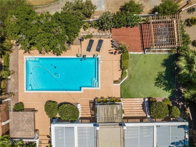 3003 La Mesa Dr in Henderson, NV - Building Photo - Building Photo