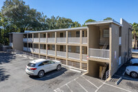 The Oaks Apartments photo'