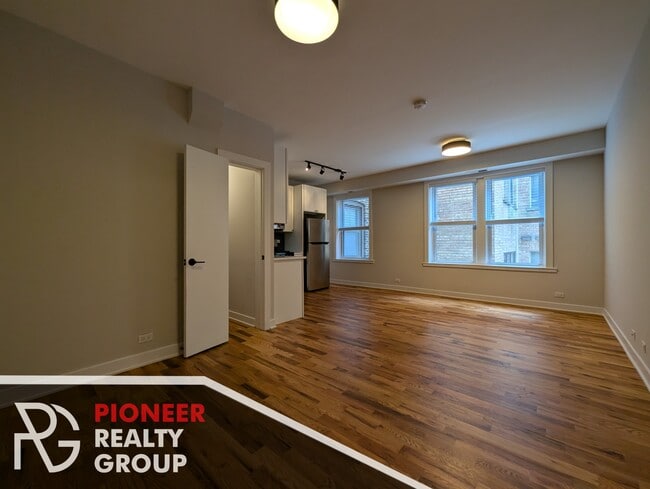 648 W Wrightwood Ave, Unit 3 in Chicago, IL - Foto de edificio - Building Photo
