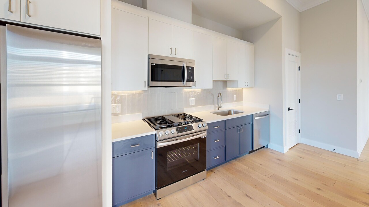 171 Everett St, Unit 2 in Boston, MA - Building Photo