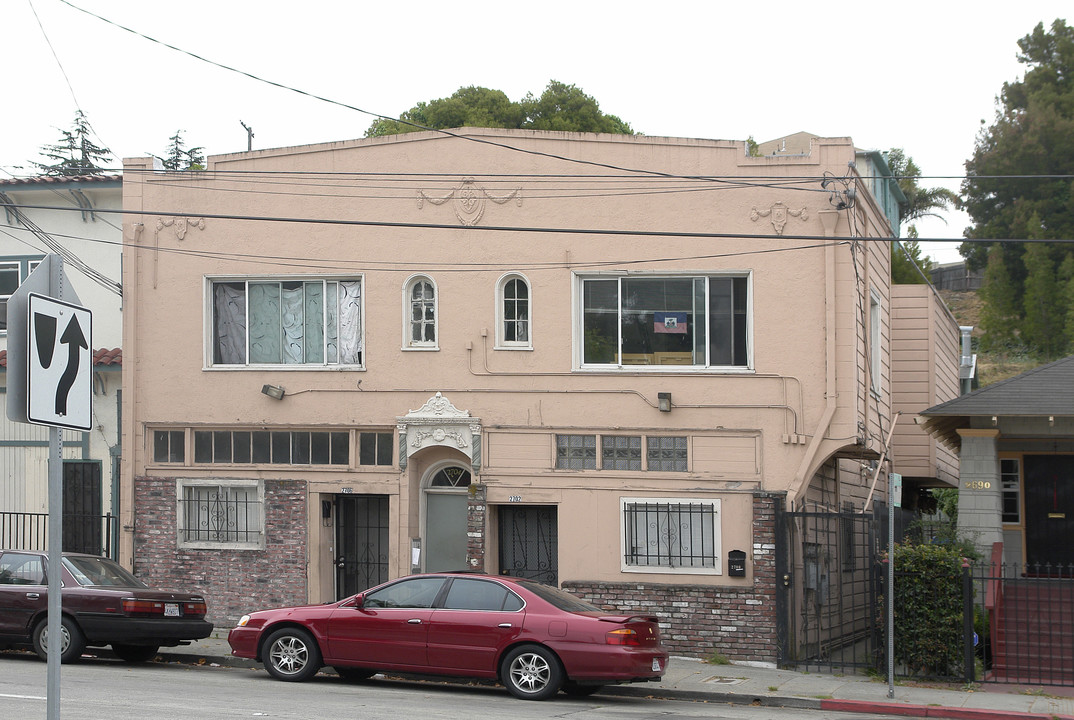 2700-2706 14th Ave in Oakland, CA - Building Photo