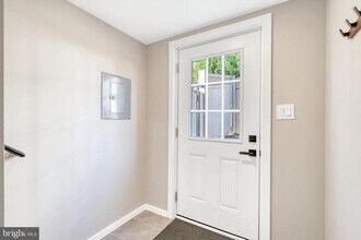 10237 Stratford Ave, Unit B in Fairfax, VA - Building Photo - Building Photo