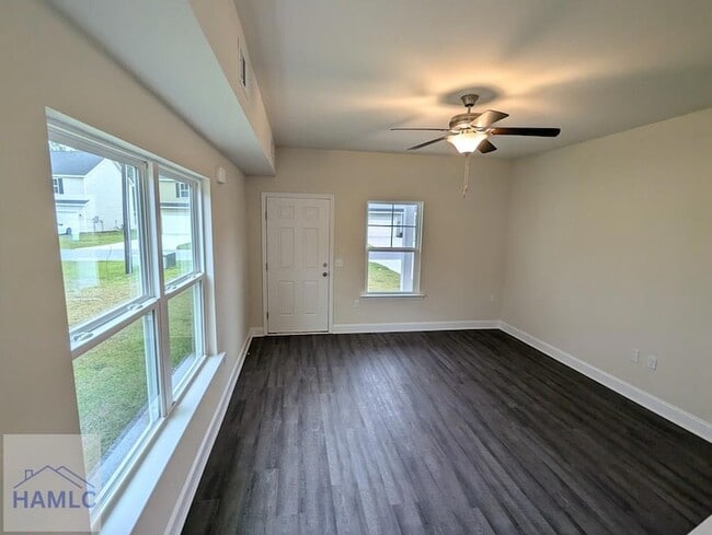 732 Mill Creek Cir in Hinesville, GA - Foto de edificio - Building Photo