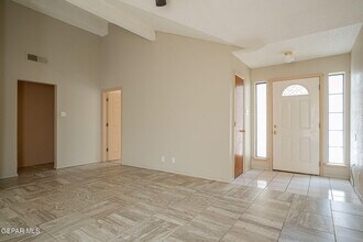 7956 San Jose Rd in El Paso, TX - Foto de edificio - Building Photo