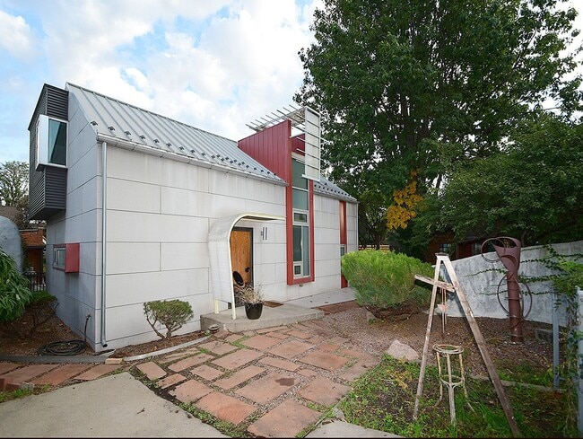 property at 1018 S 36th St
