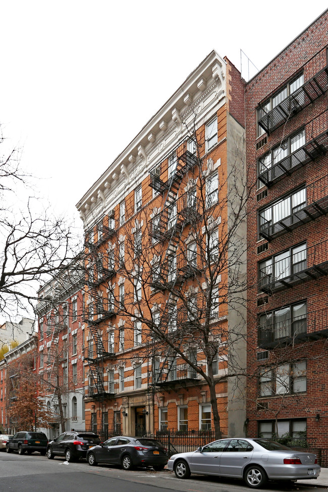 209 W 13th St in New York, NY - Foto de edificio - Building Photo