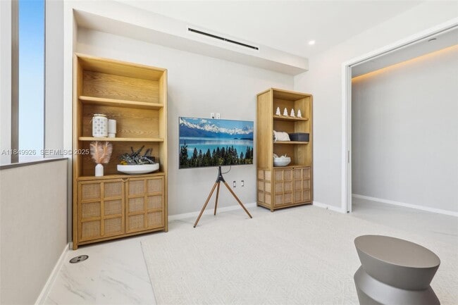 2000 S Ocean Dr in Hallandale Beach, FL - Building Photo - Building Photo