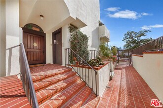 10611 Ashton Ave-Unit -1 in Los Angeles, CA - Building Photo - Building Photo