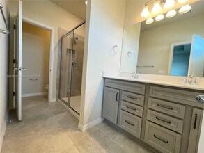 2151 Appleton Cir S in Oakland Park, FL - Foto de edificio - Building Photo