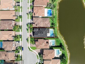 11036 Meridian Dr N in Parkland, FL - Foto de edificio - Building Photo