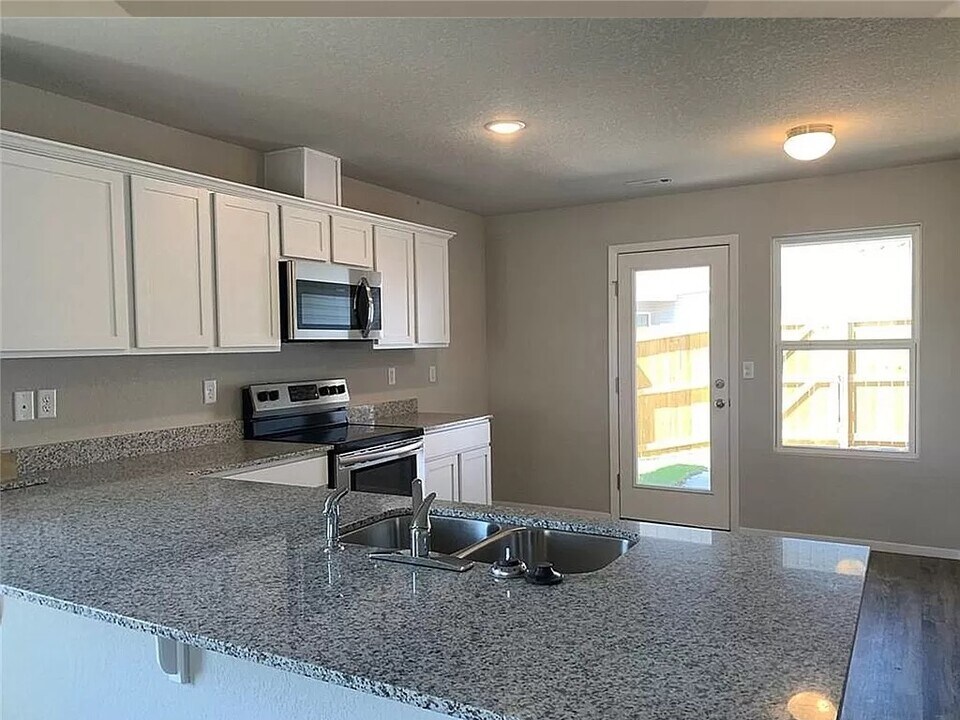 944 Morningside Dr in Fayetteville, AR - Building Photo
