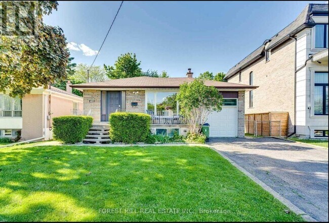 402 Patricia Ave in Toronto, ON - Building Photo - Building Photo
