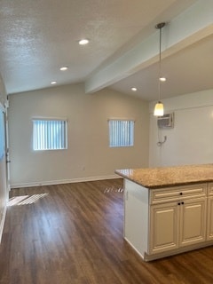 Villas at Orange in Orange, CA - Foto de edificio - Building Photo