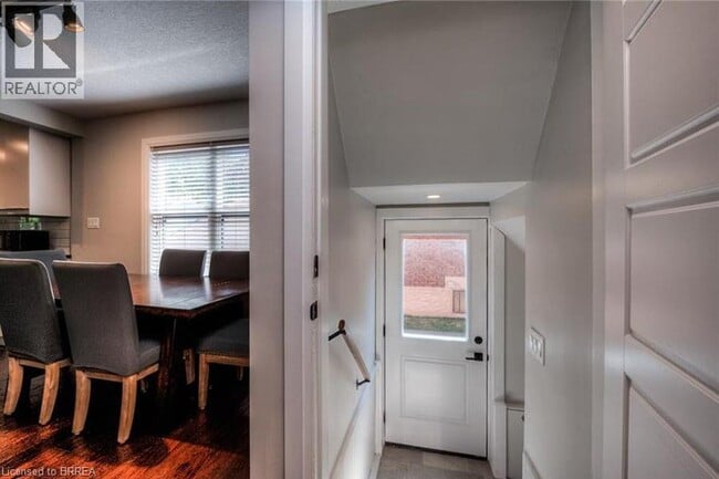 24 Locust St in Kitchener, ON - Building Photo - Building Photo