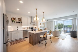 Lilia in Lilydale, MN - Building Photo