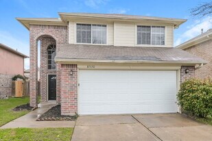 8530 Wild Basin Dr in Houston, TX - Building Photo