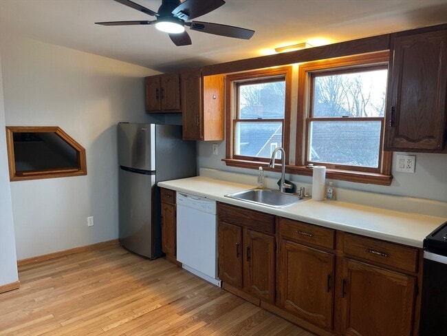 24 Pleasant St in Wakefield, MA - Building Photo - Building Photo