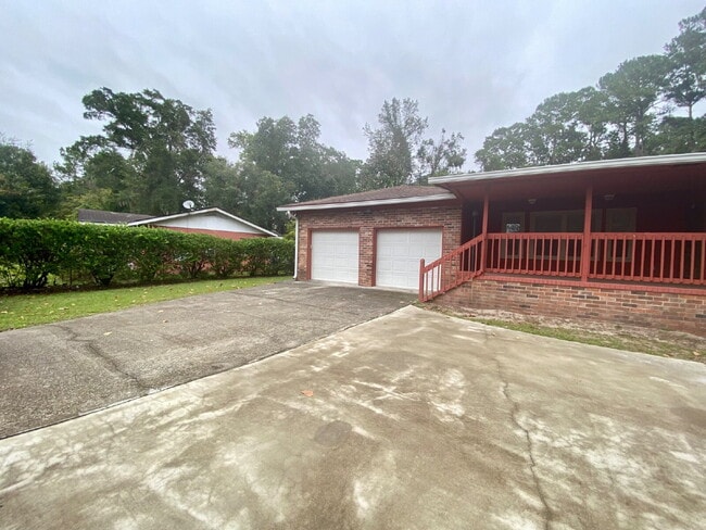 36 Gumtree Rd in Hilton Head Island, SC - Foto de edificio - Building Photo