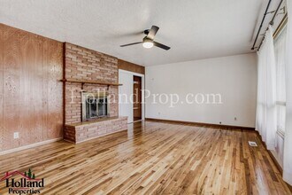 1862 SE Oak Crest Dr in Hillsboro, OR - Building Photo - Building Photo