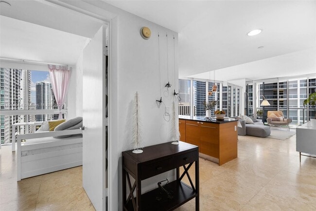 495 Brickell Ave in Miami, FL - Building Photo - Building Photo