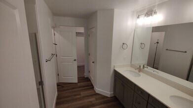 4608 W Hemsworth Ln in Riverton, UT - Building Photo - Building Photo