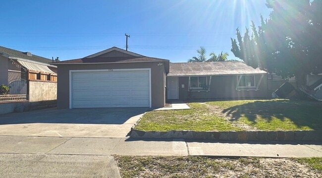 5306 W Henderson Pl in Santa Ana, CA - Building Photo - Building Photo