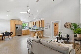 2211 E 18th St in Austin, TX - Building Photo - Building Photo
